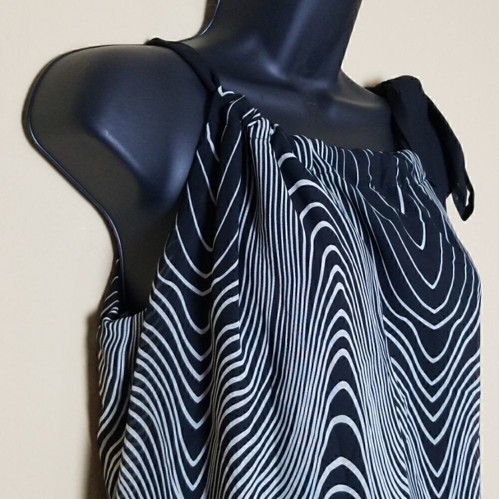 Wrapper Floral Halter Top - Picture 3 of 7